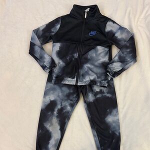 Little boys Nike dry- fit track suit set, size Small 4-5 years